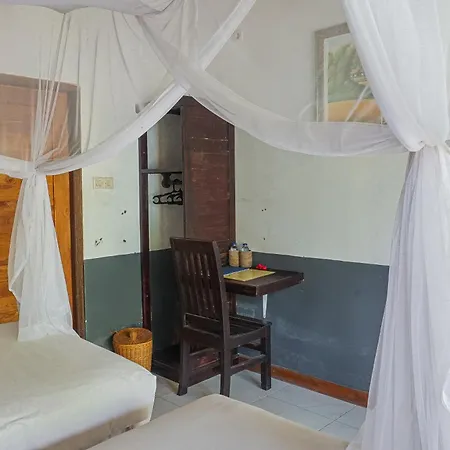 Made Taro - Menjangan Homestay Banyuwedang Exterior photo